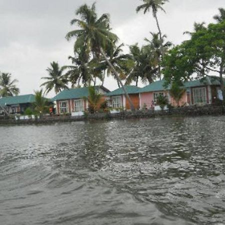 Riverine Resort Alappuzha Exterior foto
