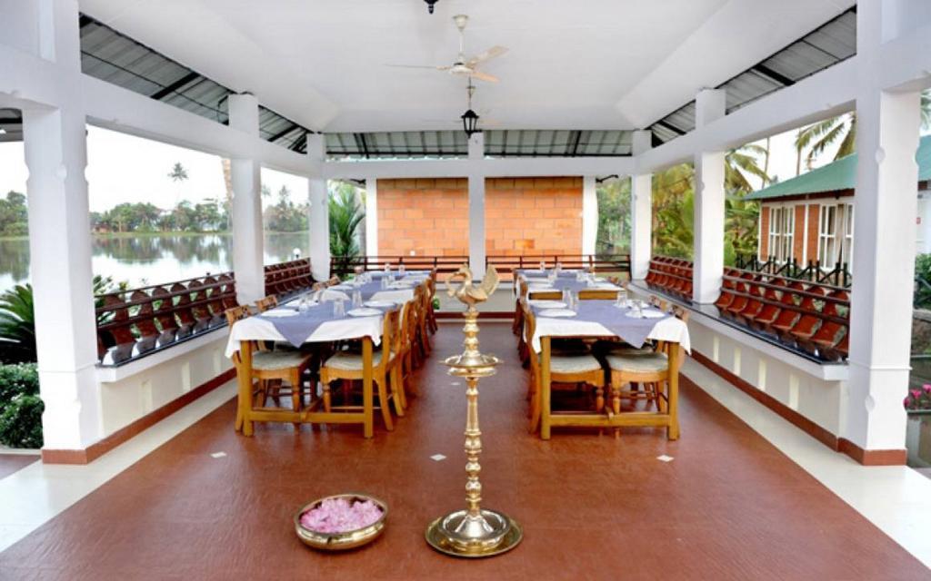 Riverine Resort Alappuzha Exterior foto
